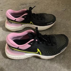 Nike Women's ZoomX Invincible Run Flyknit Running Shoes